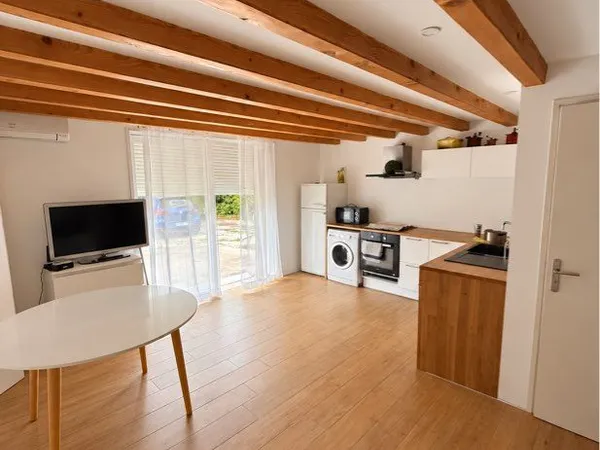 Studio 30m2 avec extérieur et parking privé 600 > les Salins