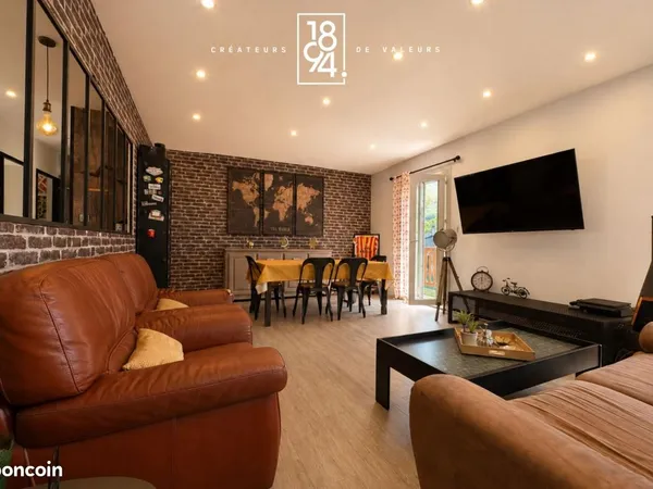 Studio 4 pièces 136 m²