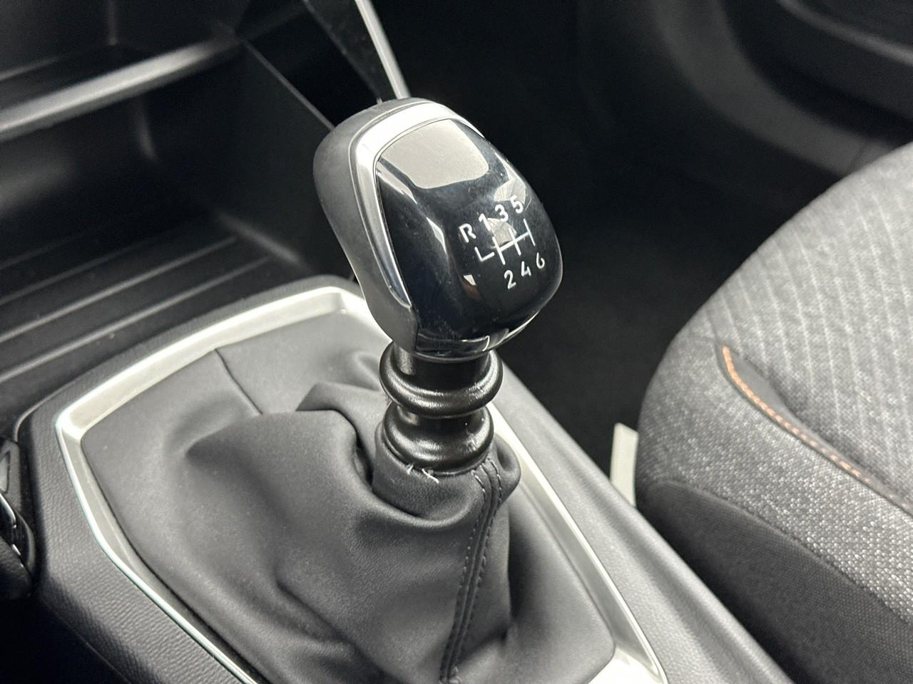 Peugeot 2008 100 s&s bvm6 style — photo 28