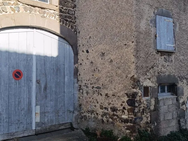 Garage / Parking