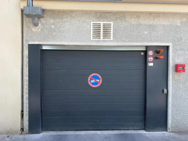 LYON 5 - PLACE DE TRION - PARKING DOUBLE SÉCURISÉ EN SOUS-SOL
