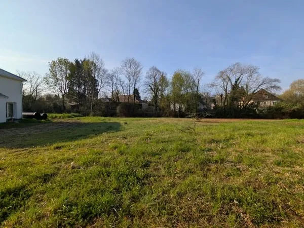 Terrain 879 m²