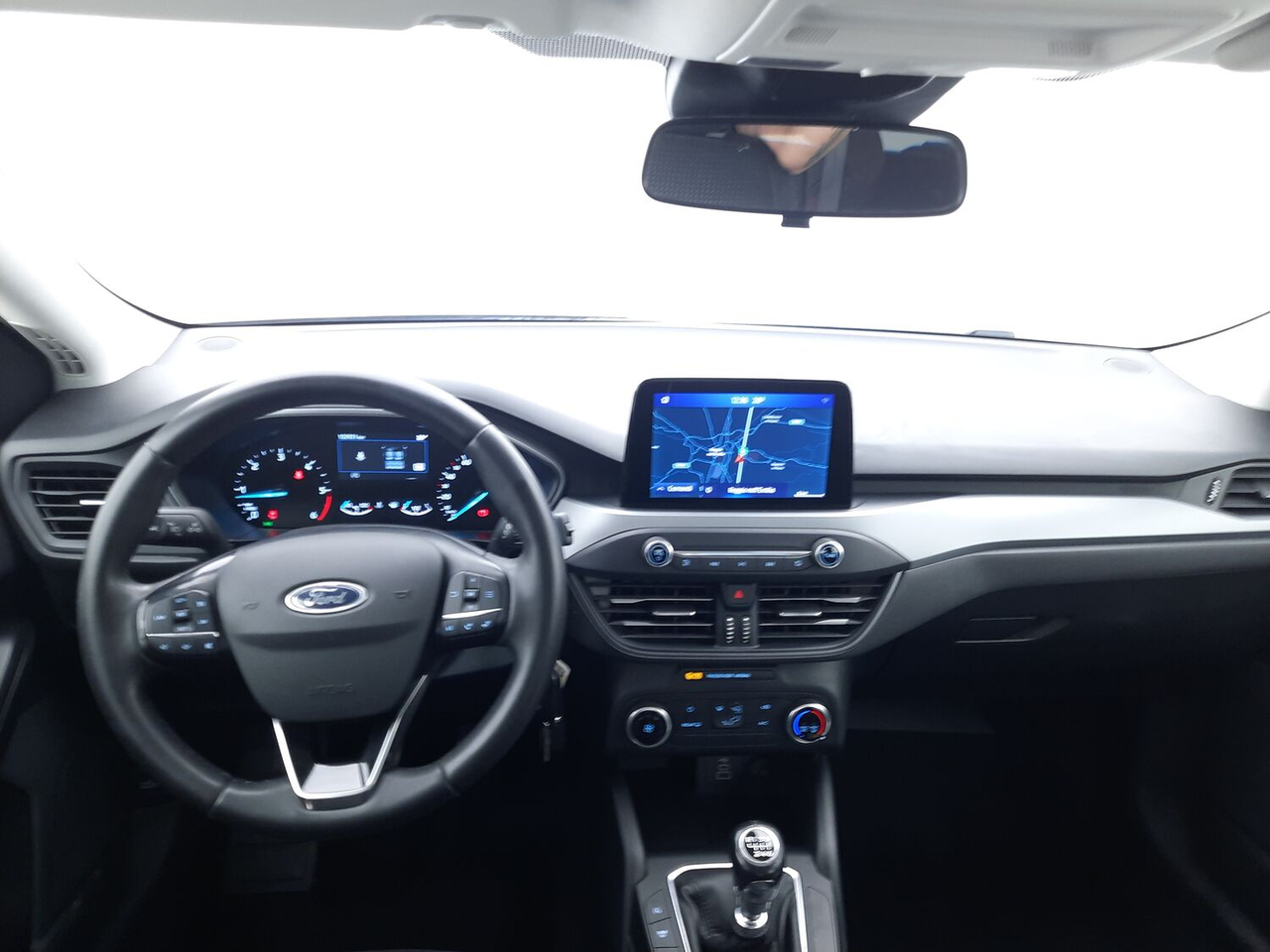 Ford Focus — photo 11