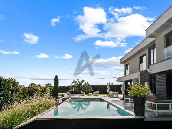 Villa 6 pièces 300 m²