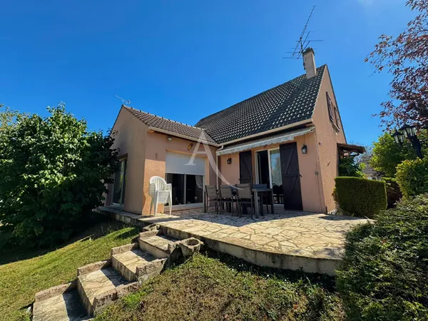 Maison individuelle de type 6 pièces avec sous-sol total
