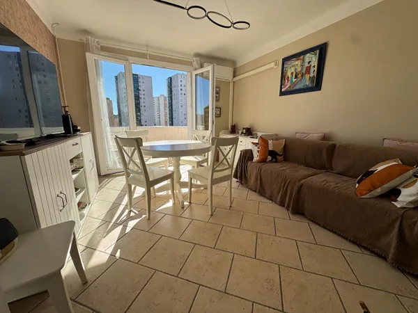 TOULON-CENTRE : Appartement T3 dernier étage avec ascenseur