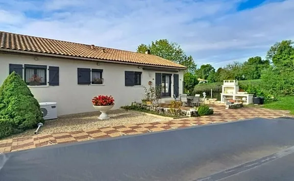 Maison individuelle sur sous-sol, avec piscine sur un terrain de 1491 m²