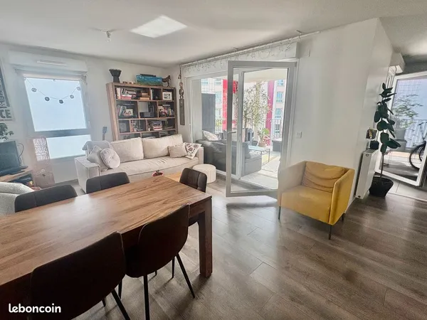 Superbe appartement T4 traversant avec terrasse, construction 2017, quartier République