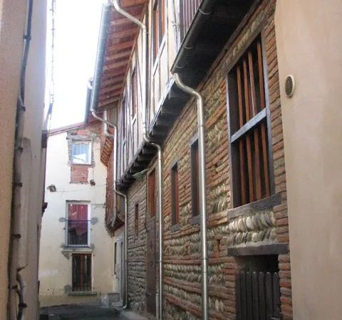 Petite Maison Centre Ville Historique, Charmant, Tout Meublée