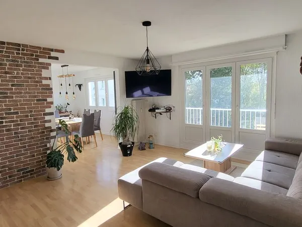 Appartement 4 pièces de 82m² très lumineux avec balcon et cuisine équipée