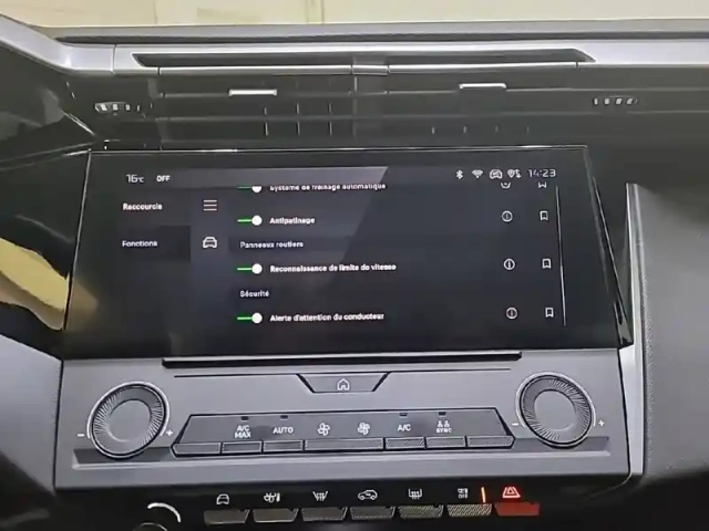 Peugeot 308 phev 180 e-eat8 — photo 30