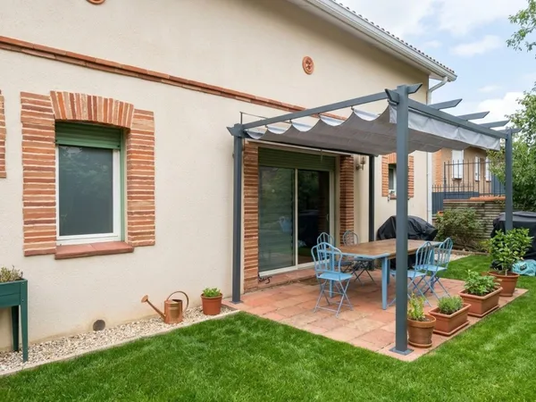 Maison atypique avec jardin