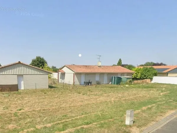 Terrain constructible viabilise - proche futuroscope - 774m2