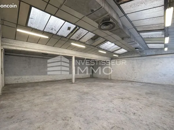 Local industriel 600 m²