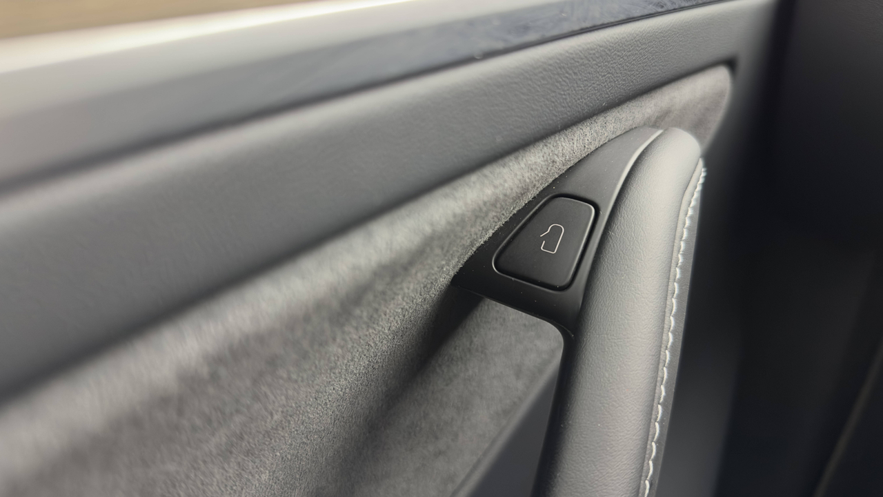 Tesla MODEL Y RWD — photo 22