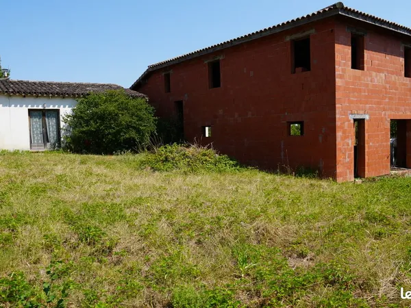 Beau potentiel Ensemble immobilier de 2 maisons à Tauriac (40 min de Toulouse)