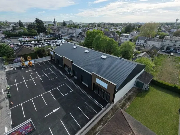 Local commercial 375 m²