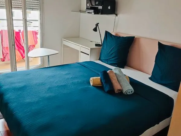 Chambre meublée avec balcon privatif — métro Front Populaire