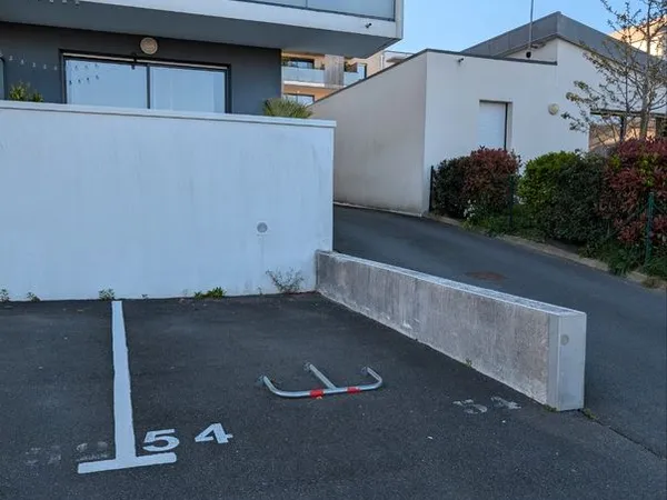Place de parking extérieure sécurisée