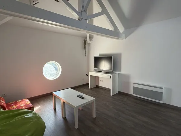 Maison de ville rénovée avec terrasse Quartier des Arènes,