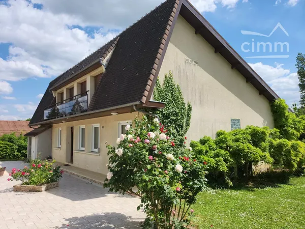 Pavillon moderne de 7 chambres - 340 m² à Neuvy-Pailloux