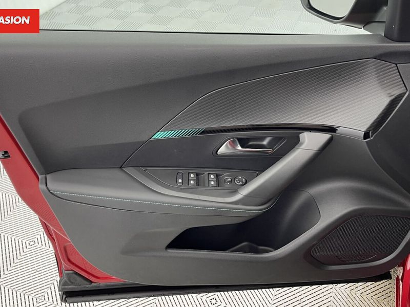 Peugeot 2008 II 1.2 PureTech 130ch Allure Pack EAT8 — photo 13