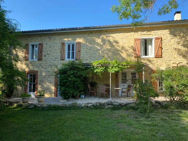 Maison 6 pièces 330 m²