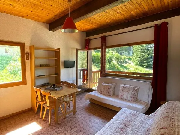 Charmant studio avec petite chambre et balcon sud, location au mois