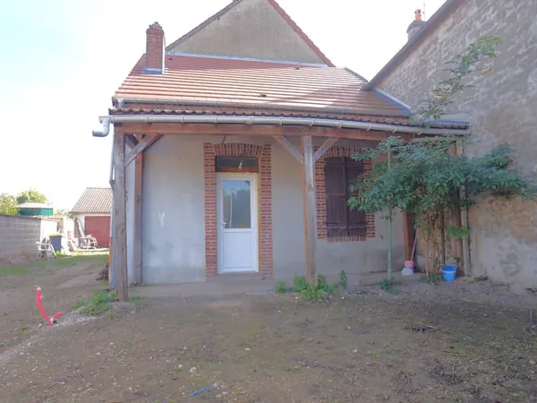Immeuble sur la commune de Senan comprenant 3 logements T3,