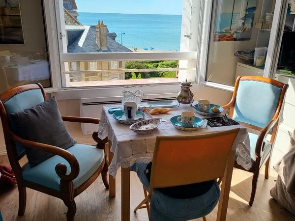 Studio vue mer rénové 80 m de la plage
