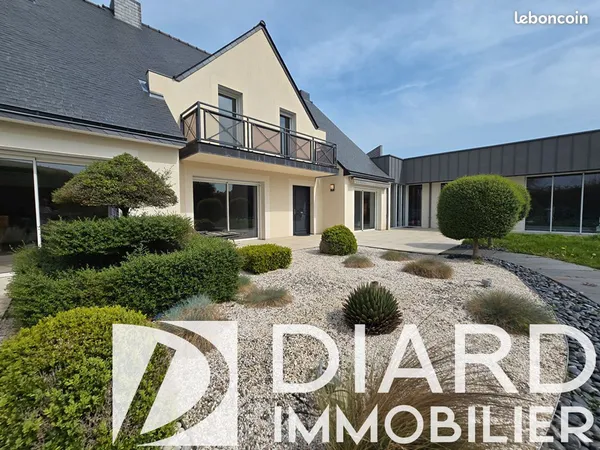 Maison 8 pièces 305 m²