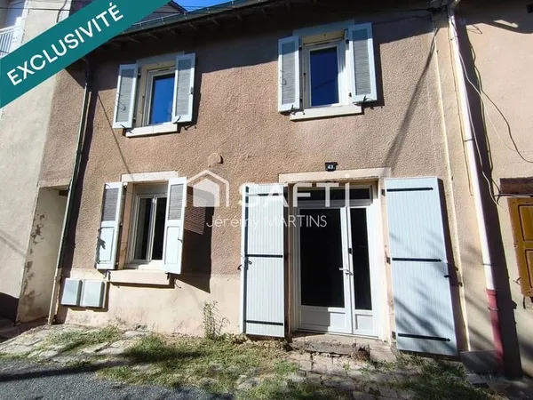 Maison avec jardin, terrasse et 2 accès - fort potentiel