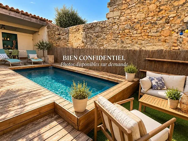Maison de village au charme singulier et patio intimiste avec bassin
