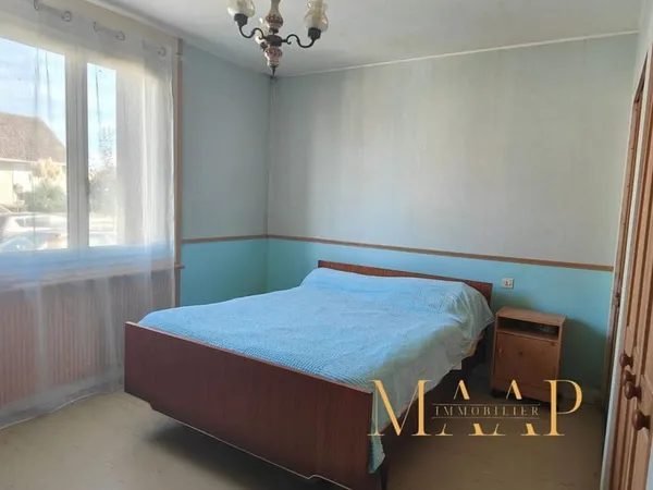 Maison à rénover avec sous-sol total et terrain de plus de 700 m