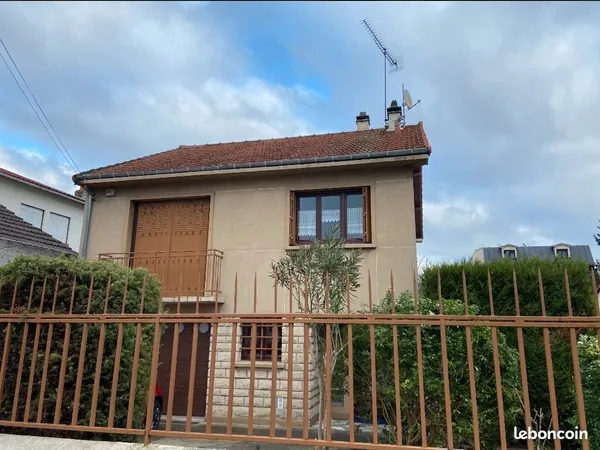Pavillon 5 pièces avec 421 M2 de terrain