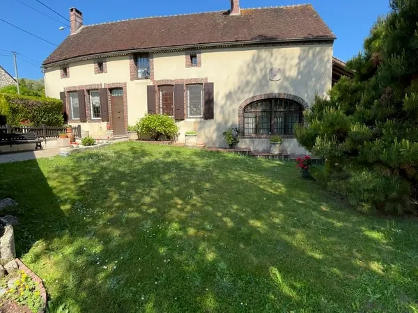 Longère et dépendance en Puisaye avec 6662 m2 de terrain