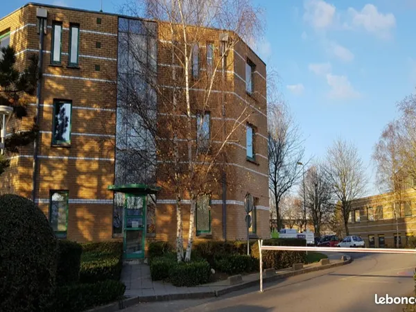 A VENDRE BUREAUX 200m² CHAMPS SUR MARNE
