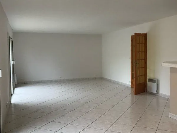 Location appartement 95 m en rdc avec jardin sur Merignac
