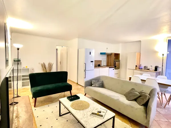 Propose colocation appartement 103m² Champs-sur-Marne - Proche RER A