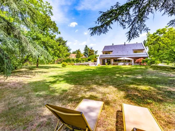 LES LOGES EN JOSAS Proche BUC et VERSAILLES - LOCATION MEUBLEE MAISON D'ARCHITECTE PIISCINE GRAND TE