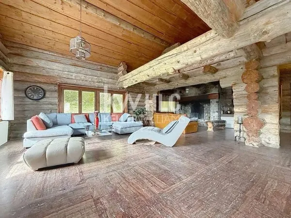 Chalet 9 pièces 480 m²