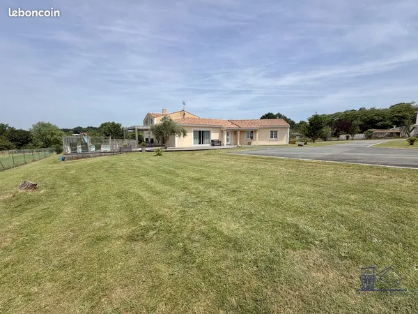 Propriété 8 pièces 231 m²