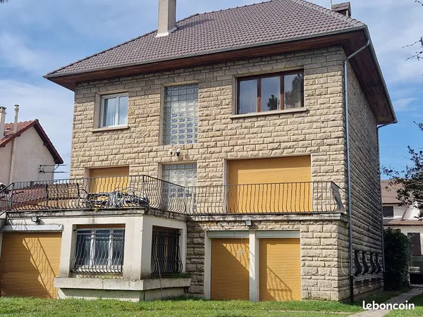 Pavillon 12 pièces 305 m²