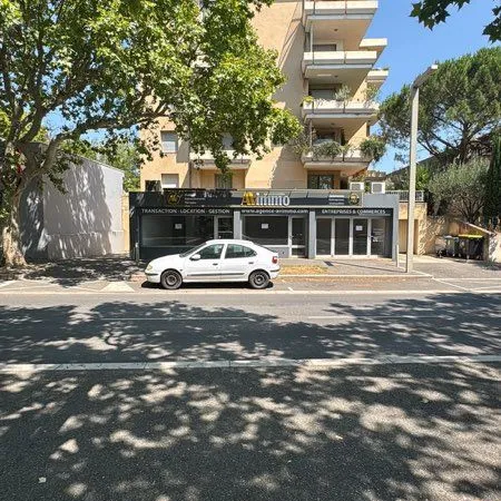 Local commercial 73 m² avec devanture — Bd de la Gare — Carpentras