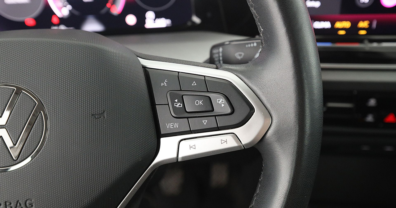 Volkswagen Golf 8 — photo 22