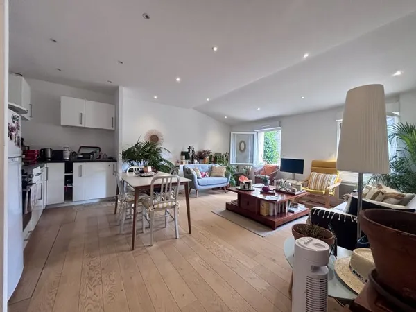 Adorable appartement T3 quartier Fondaudège : Saint Seurin dans un immeuble de pierre