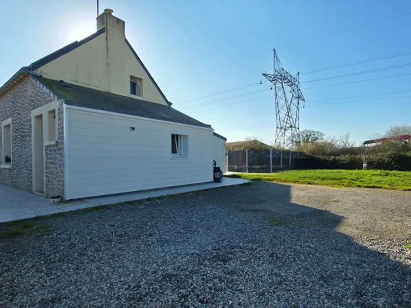 Grande maison familiale d'environ 135m² avec vie de plain-pied, jardin et piscine en campagne de Tri