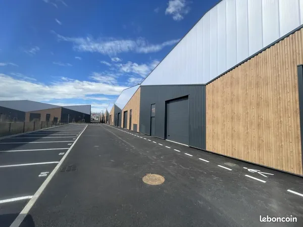 Local d'activité 265 m²