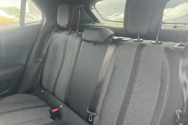 Peugeot 2008 electrique 54 kwh 156 ch — photo 11