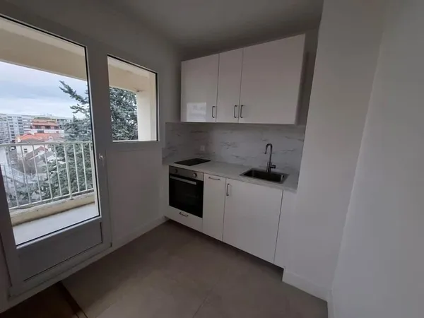 Studio dans un secteur residentiel